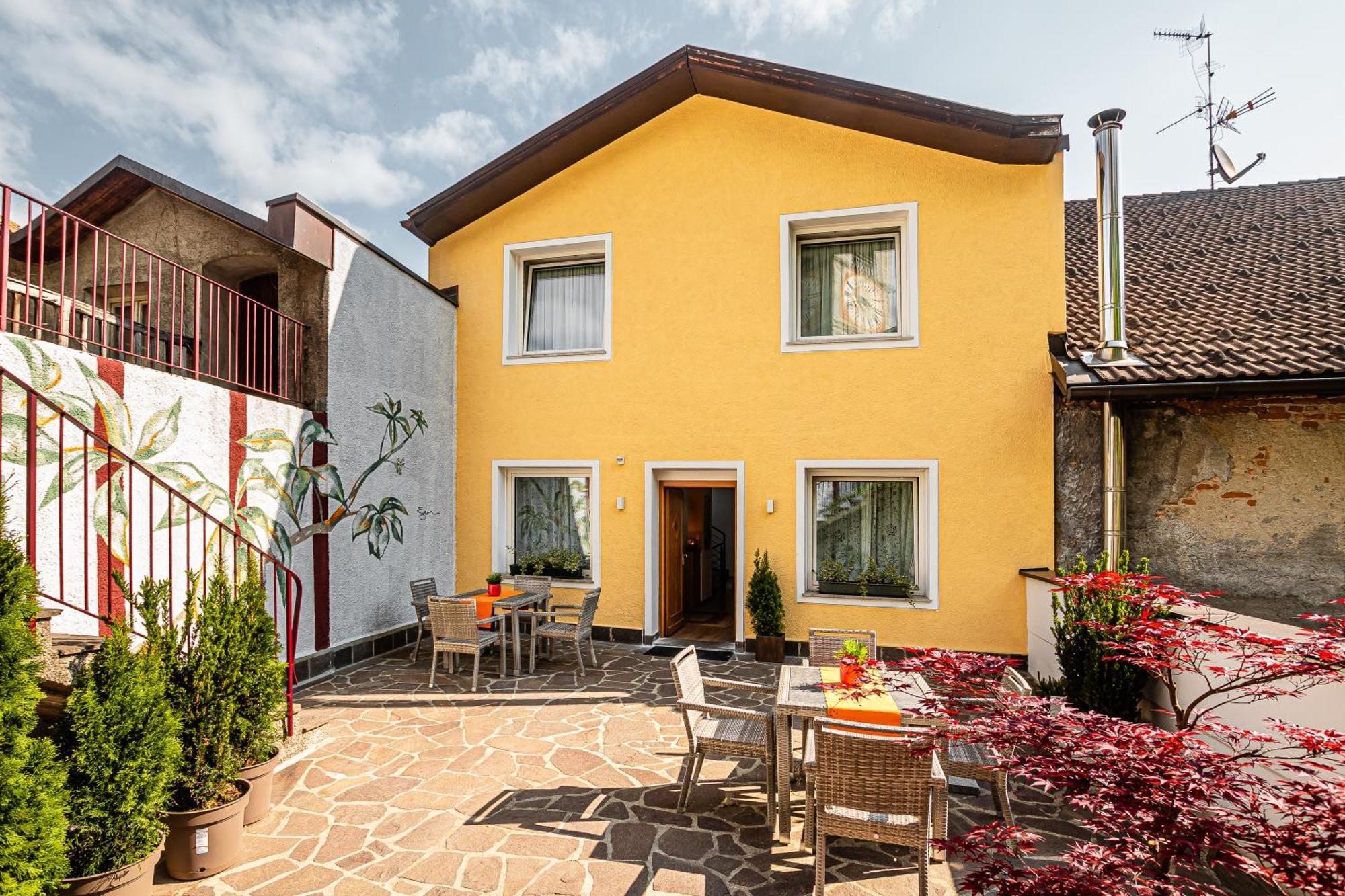 Am Schloss Guest House Brunico Exterior photo